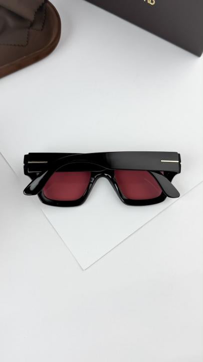 TOM FORD BLACK RED 184