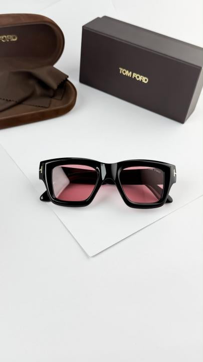 TOM FORD BLACK RED 184